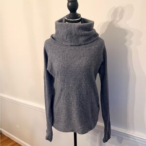 Ellen Tracy 100% Cashmere Cozy Gray Turtleneck Sweater